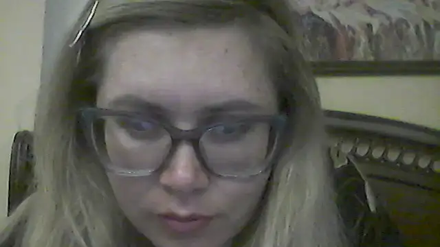 Snapshot of Crystal00Girl chatting on November 1, 2025, 10:03 pm Crystal00Girl online show from November 1, 2025, 10:03 pm