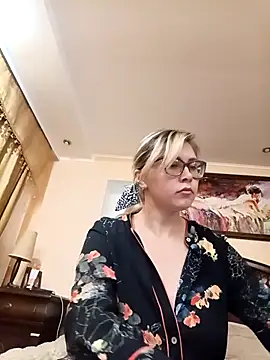 Snapshot of Crystal00Girl chatting on October 20, 2025, 8:20 pm Crystal00Girl online show from October 20, 2025, 8:20 pm