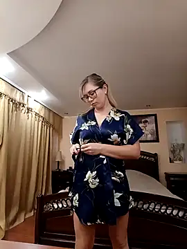 Snapshot of Crystal00Girl chatting on October 27, 2025, 8:10 pm Crystal00Girl online show from October 27, 2025, 8:10 pm