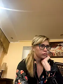 Snapshot of Crystal00Girl chatting on September 20, 2025, 8:25 pm Crystal00Girl online show from September 20, 2025, 8:25 pm