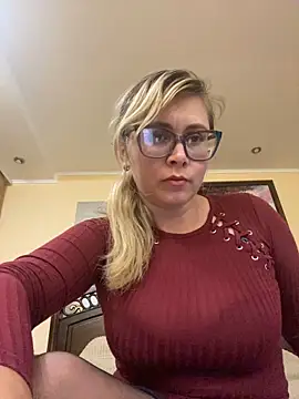 Snapshot of Crystal00Girl chatting on October 11, 2025, 10:22 pm Crystal00Girl online show from October 11, 2025, 10:22 pm