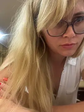 Snapshot of Crystal00Girl chatting on October 12, 2025, 9:05 pm Crystal00Girl online show from October 12, 2025, 9:05 pm