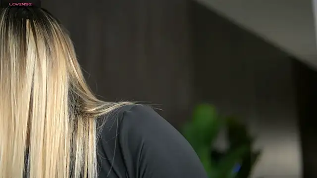 KayaAzur online show from November 14, 2025, 5:55 am