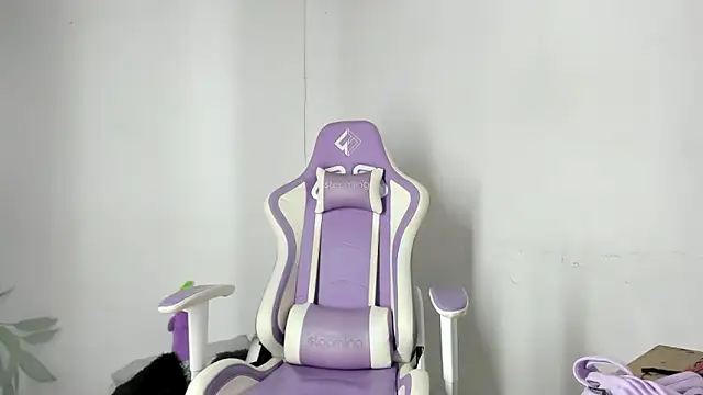 Snapshot of Valery_mz chatting on October 25, 2025, 12:43 am Valery mz online show from October 25, 2025, 12:43 am