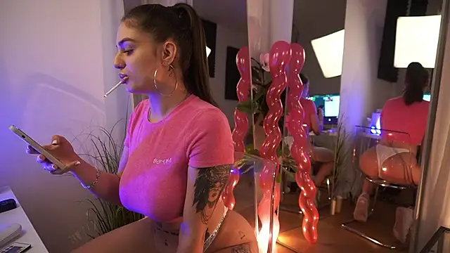 jeniffer foxx online show from September 30, 2025, 4:29 am