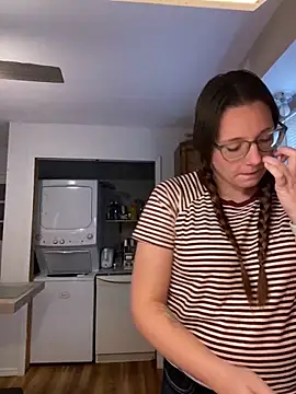 Mommasaurrex online show from November 1, 2025, 9:19 pm