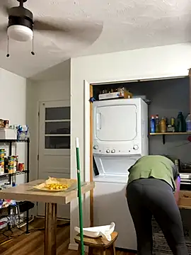 Mommasaurrex online show from September 30, 2025, 11:33 pm