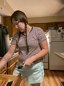 Mommasaurrex online show from October 8, 2025, 3:41 am