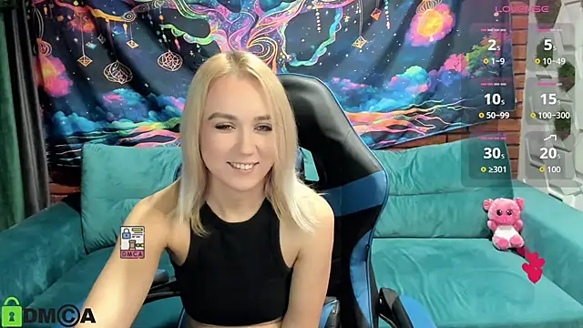 Snapshot of CrystalGirl99 chatting on December 2, 2025, 7:32 am CrystalGirl99 online show from December 2, 2025, 7:32 am