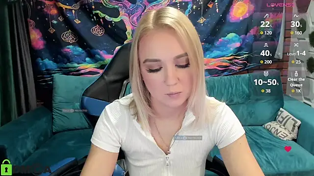 Snapshot of CrystalGirl99 chatting on November 19, 2025, 7:52 am CrystalGirl99 online show from November 19, 2025, 7:52 am