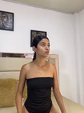 millycute18  online show from October 6, 2025, 2:51 pm