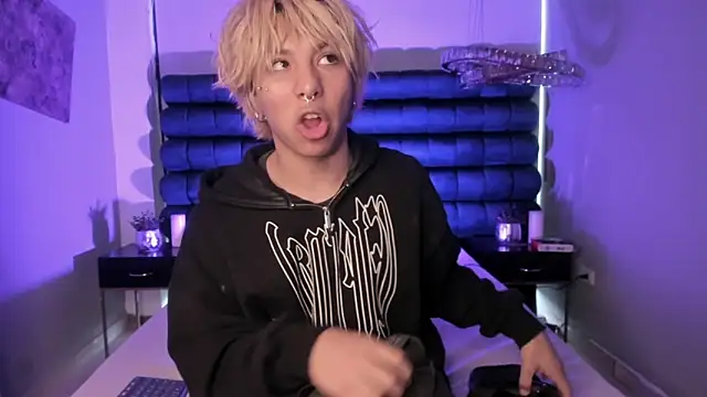 OliIverr22 online show from December 18, 2025, 11:47 am