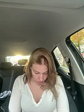 Snapshot of Chloemillerrxx chatting on November 18, 2025, 2:42 pm Chloemillerrxx online show from November 18, 2025, 2:42 pm