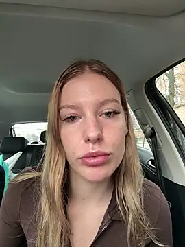 Snapshot of Chloemillerrxx chatting on November 28, 2025, 12:49 pm Chloemillerrxx online show from November 28, 2025, 12:49 pm