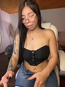 Snapshot of Maddy_Piink chatting on November 29, 2025, 9:15 pm Maddy Piink online show from November 29, 2025, 9:15 pm