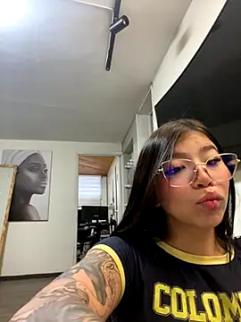 Snapshot of Maddy_Piink chatting on November 21, 2025, 9:36 pm Maddy Piink online show from November 21, 2025, 9:36 pm