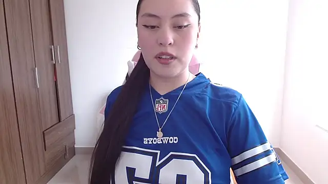 madissooon   online show from November 5, 2025, 6:11 pm