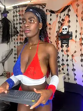 MorenaLush Eup online show from October 28, 2025, 4:02 am