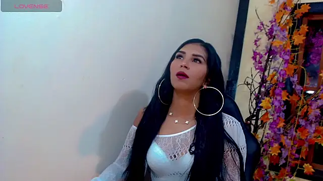 Snapshot of Juliette_Miel chatting on September 10, 2025, 3:27 am Juliette Miel online show from September 10, 2025, 3:27 am