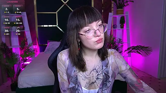 Snapshot of Pixie_Peachh chatting on November 1, 2025, 2:11 pm Pixie Peachh online show from November 1, 2025, 2:11 pm