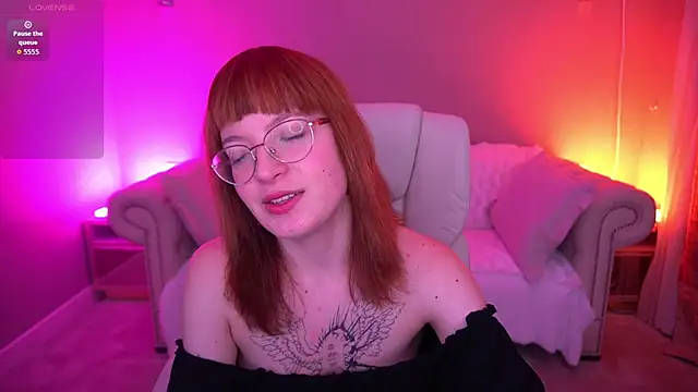 Snapshot of Pixie_Peachh chatting on November 22, 2025, 11:03 pm Pixie Peachh online show from November 22, 2025, 11:03 pm