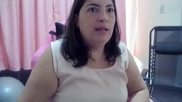 Snapshot of lina_maria99 chatting on June 2, 2026, 12:16 pm lina maria99 online show from June 2, 2026, 12:16 pm