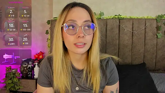 LanaMills  online show from February 24, 2026, 9:04 pm