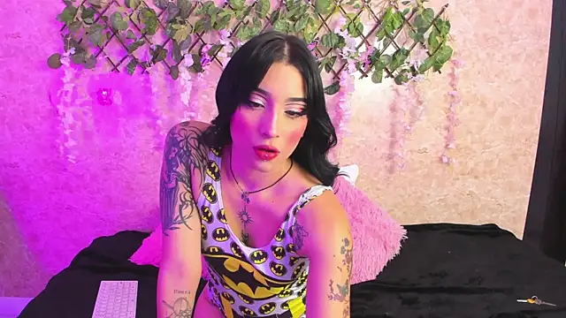 Snapshot of ImEmily444 chatting on October 22, 2025, 12:54 am ImEmily444 online show from October 22, 2025, 12:54 am