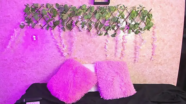 Snapshot of ImEmily444 chatting on October 21, 2025, 3:28 am ImEmily444 online show from October 21, 2025, 3:28 am