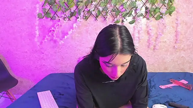 Snapshot of ImEmily444 chatting on October 18, 2025, 1:51 am ImEmily444 online show from October 18, 2025, 1:51 am