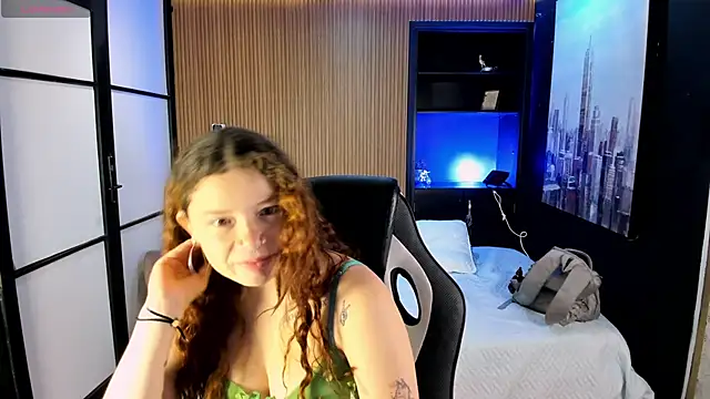 Snapshot of AphroditeSweet chatting on November 28, 2025, 1:44 pm AphroditeSweet online show from November 28, 2025, 1:44 pm