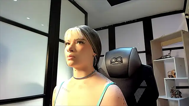 Snapshot of AphroditeSweet chatting on November 14, 2025, 9:29 pm AphroditeSweet online show from November 14, 2025, 9:29 pm