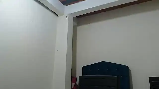 Snapshot of _yess_love_ chatting on November 16, 2025, 1:43 am yess love online show from November 16, 2025, 1:43 am