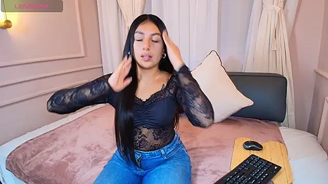 Nahomi key  online show from October 28, 2025, 7:57 pm