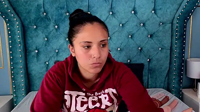 Snapshot of EmilyGala chatting on November 3, 2025, 7:28 pm EmilyGala online show from November 3, 2025, 7:28 pm