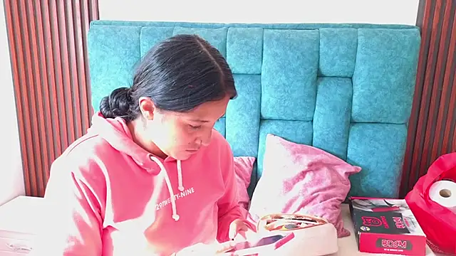 Snapshot of EmilyGala chatting on October 6, 2025, 8:09 pm EmilyGala online show from October 6, 2025, 8:09 pm