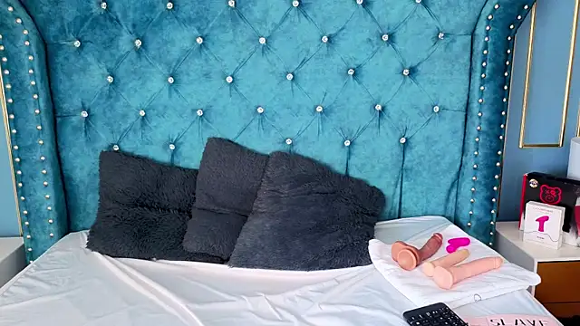 Snapshot of EmilyGala chatting on November 6, 2025, 8:13 pm EmilyGala online show from November 6, 2025, 8:13 pm