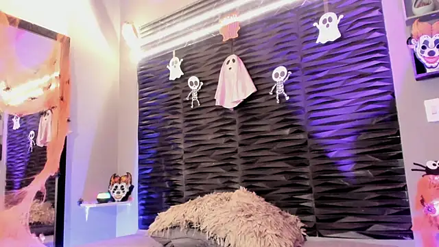 lu styles  online show from October 8, 2025, 9:48 pm