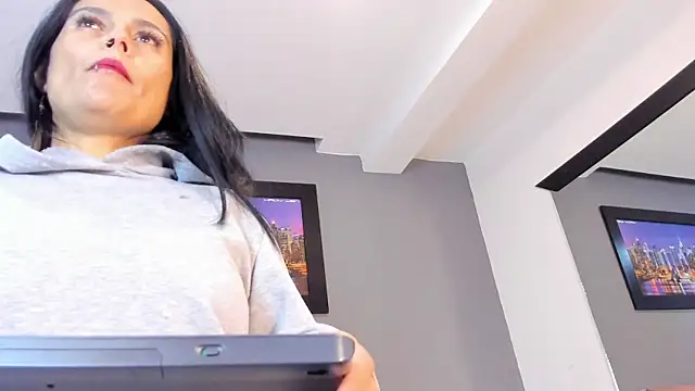 Snapshot of CharlotteCottin chatting on August 6, 2026, 11:27 am CharlotteCottin online show from August 6, 2026, 11:27 am