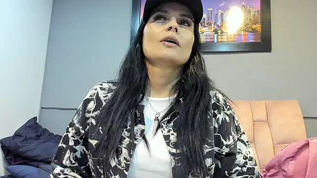 Snapshot of CharlotteCottin chatting on July 31, 2026, 11:09 am CharlotteCottin online show from July 31, 2026, 11:09 am