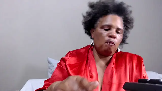 Snapshot of GrandBustyMelon chatting on February 10, 2026, 4:33 am GrandBustyMelon online show from February 10, 2026, 4:33 am