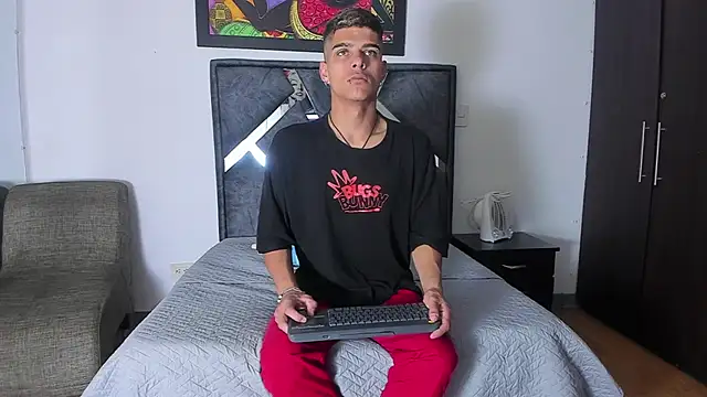 Snapshot of wyatt_3 chatting on October 27, 2025, 12:28 pm wyatt 3 online show from October 27, 2025, 12:28 pm