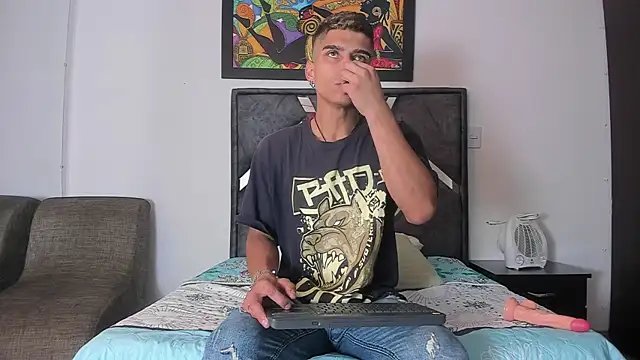 Snapshot of wyatt_3 chatting on October 26, 2025, 12:49 pm wyatt 3 online show from October 26, 2025, 12:49 pm