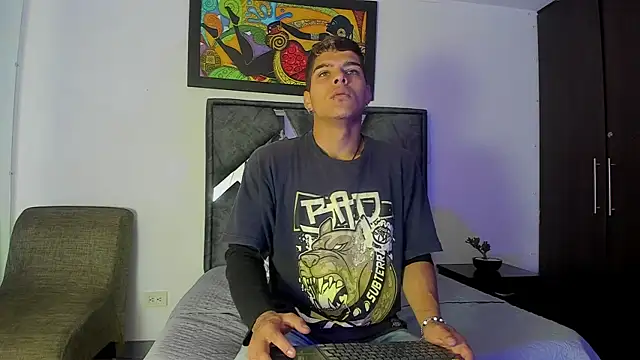 Snapshot of wyatt_3 chatting on November 11, 2025, 12:22 pm wyatt 3 online show from November 11, 2025, 12:22 pm