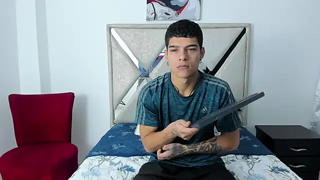 Snapshot of wyatt_3 chatting on December 15, 2025, 1:39 pm wyatt 3 online show from December 15, 2025, 1:39 pm