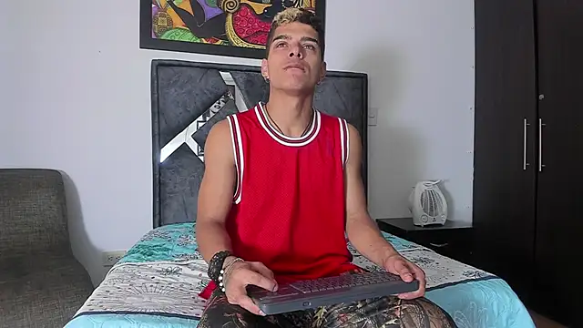 Snapshot of wyatt_3 chatting on October 23, 2025, 1:10 pm wyatt 3 online show from October 23, 2025, 1:10 pm