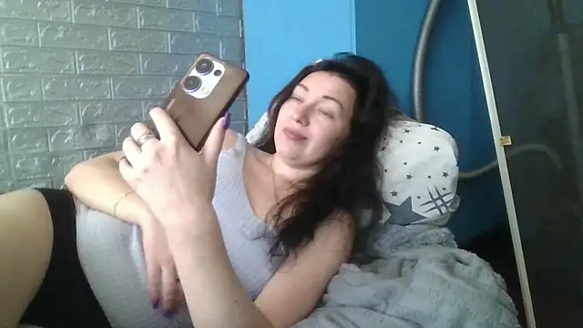 Snapshot of DanaNeon chatting on April 28, 2026, 7:13 am DanaNeon online show from April 28, 2026, 7:13 am
