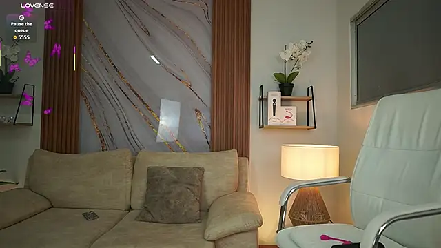 MilaCrave online show from October 11, 2025, 11:44 am