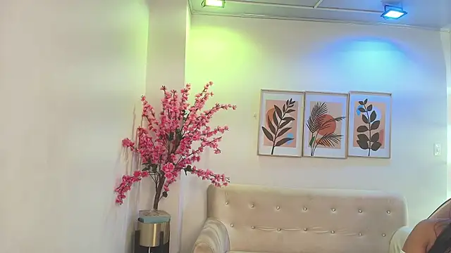 Snapshot of Anie_johnson chatting on November 6, 2025, 7:29 pm Anie johnson online show from November 6, 2025, 7:29 pm