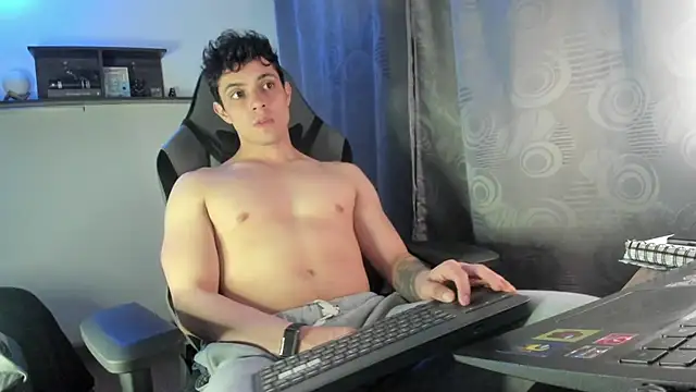 yourfavoriteboy   online show from September 20, 2025, 5:45 am